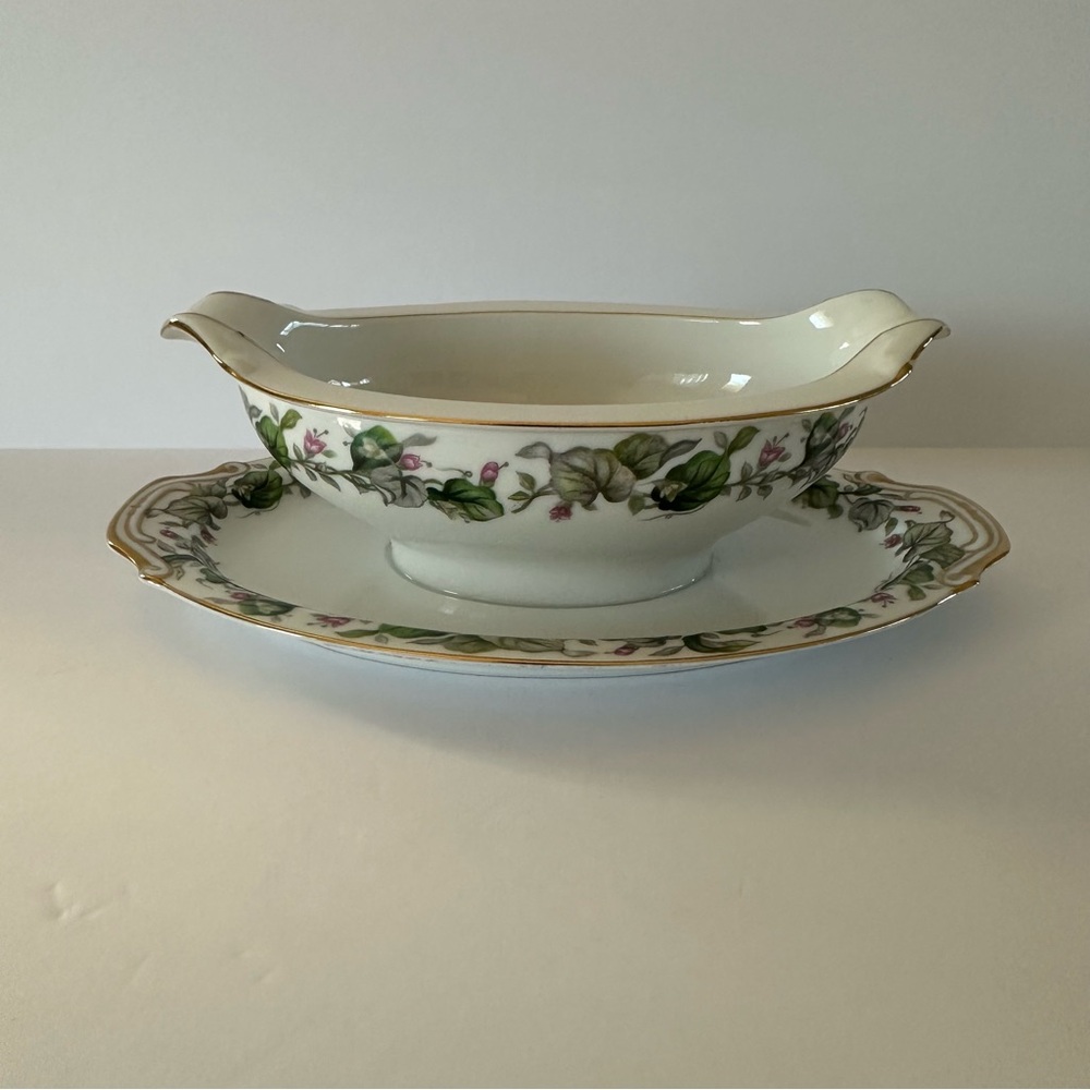 Regalia Jyoto Gravy Boat with Attached Underplate Made In Occupied Japan